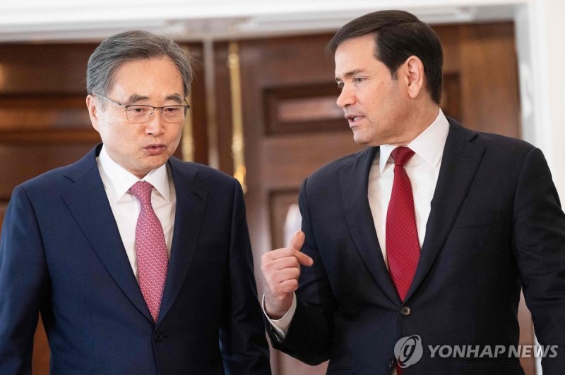 조현 외교장관(왼쪽)과 美국무장관 (출처=연합뉴스)