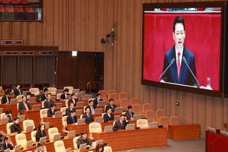 [서울=뉴시스] 고승민 기자 = 장동혁 국민의힘 대표가 4일 서울 여의도 국회에서 열린 본회의에서 교섭단체 대표연설을 하고 있다. 김민석 국무총리 등 국무위원들이 출석하고 있다. 2026.02.04. kkssmm99@newsis.com