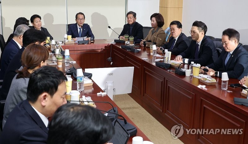 더불어민주당 재선의원 모임 '더민재', 현안 논의 (출처=연합뉴스)