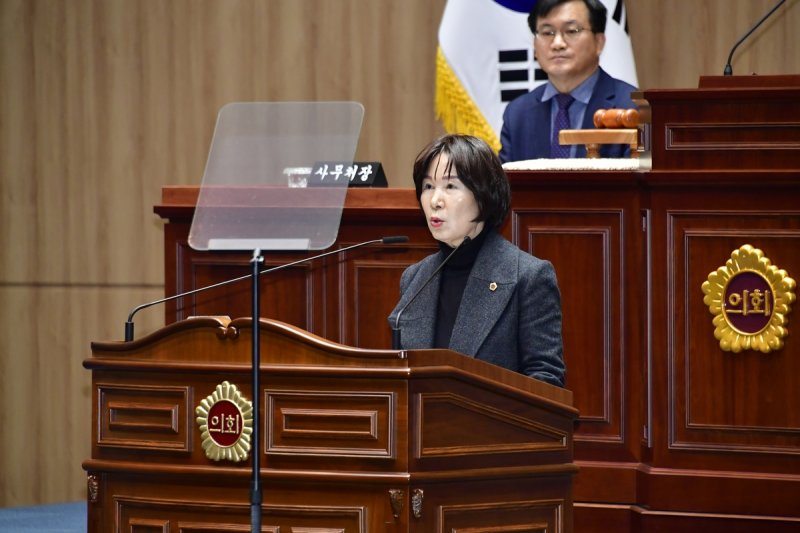 의회동의 반대 입장 밝히는 김용임 광주시의원 (출처=연합뉴스)