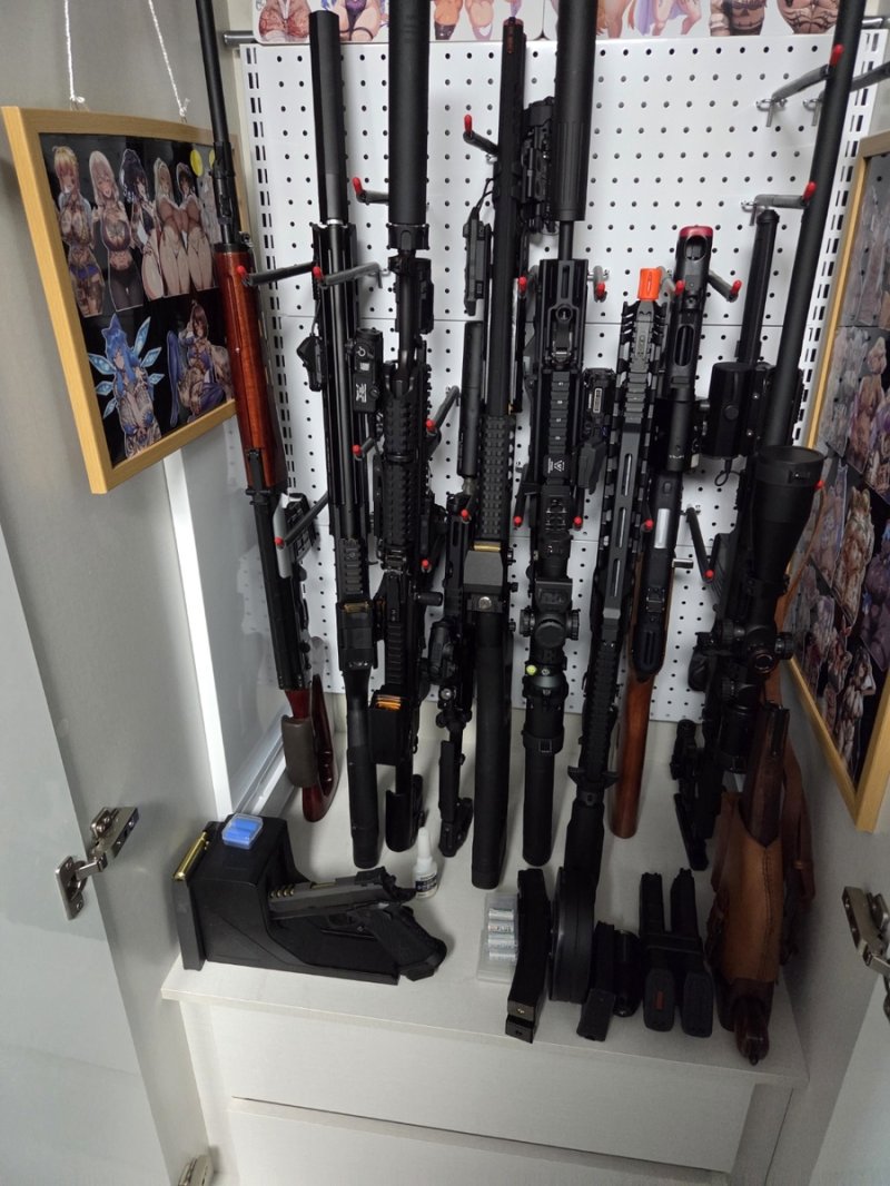 A씨 주거지에서 발견된 모의총포 (출처=연합뉴스)