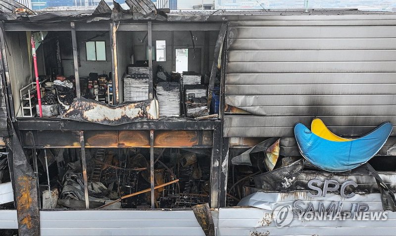 불에 탄 SPC삼립 시화공장 (출처=연합뉴스)