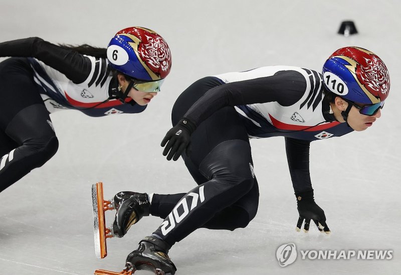 황대헌과 김길리 (출처=연합뉴스)