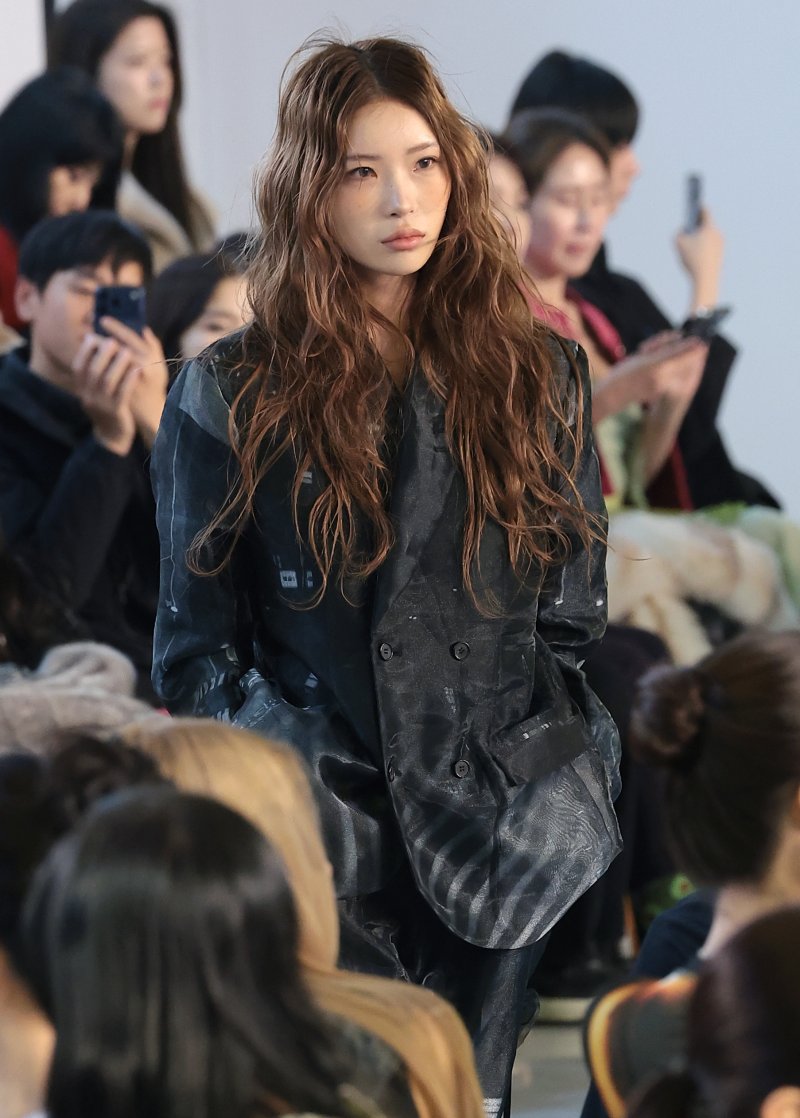 [뉴스1 ★]'최진실 딸' 최준희, 서울패션위크 런웨이 장악