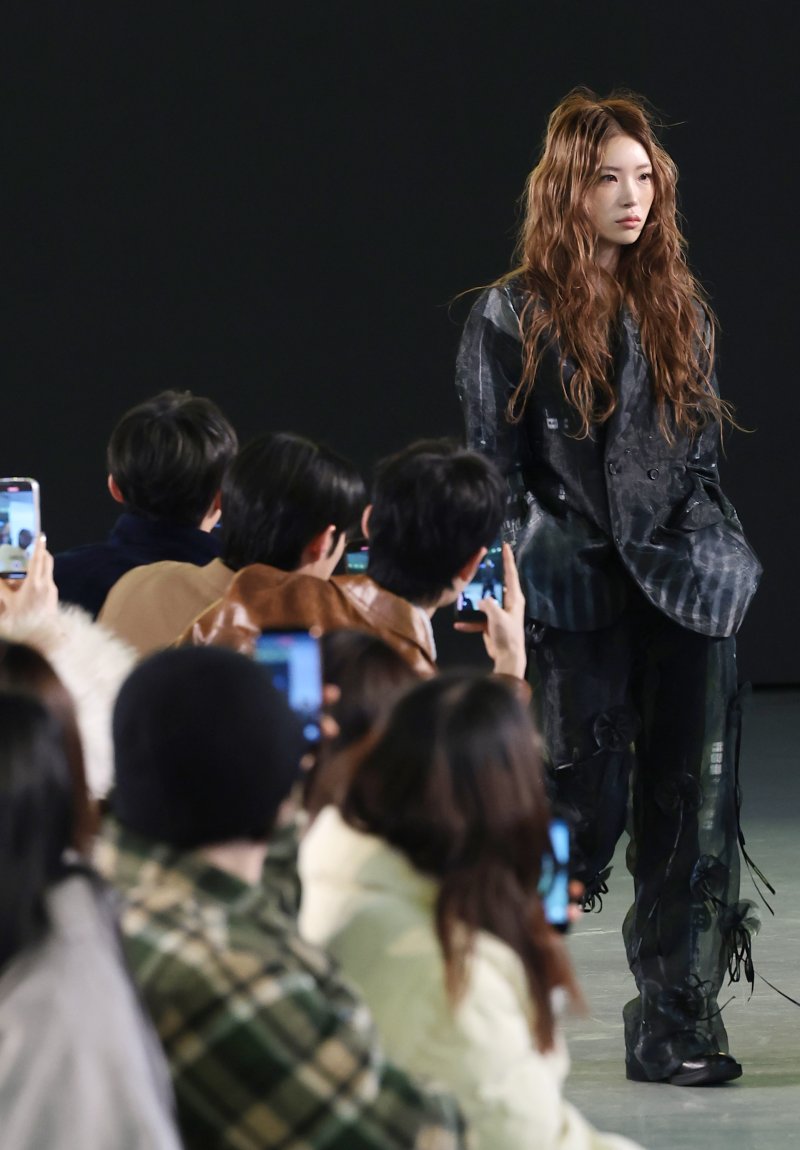 [뉴스1 ★]'최진실 딸' 최준희, 서울패션위크 런웨이 장악