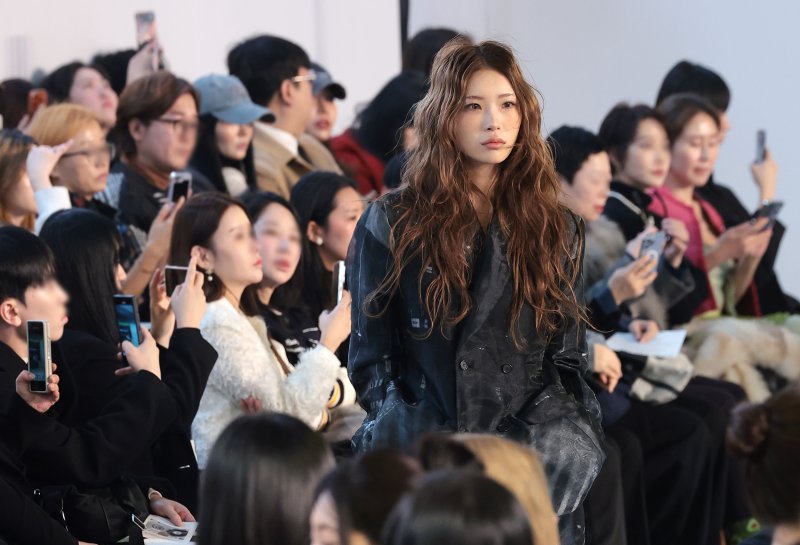 [뉴스1 ★]'최진실 딸' 최준희, 서울패션위크 런웨이 장악