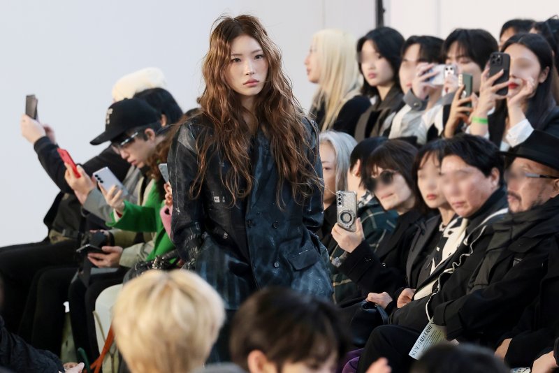 [뉴스1 ★]'최진실 딸' 최준희, 서울패션위크 런웨이 장악