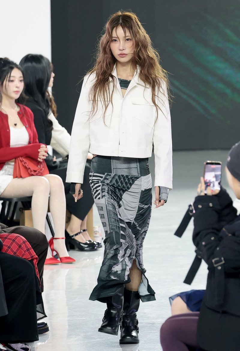 [뉴스1 ★]'최진실 딸' 최준희, 서울패션위크 런웨이 장악