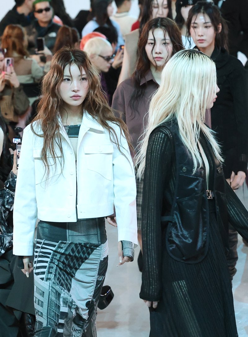 [뉴스1 ★]'최진실 딸' 최준희, 서울패션위크 런웨이 장악