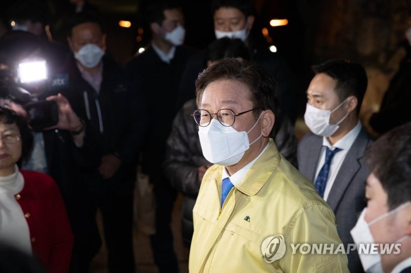 '평화의 궁전' 찾아온 경기지사 (출처=연합뉴스)