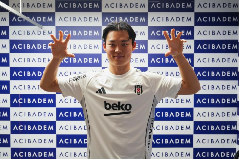 [서울=뉴시스] 한국 남자 축구 대표팀 공격수 오현규(25)가 5일(한국 시간) 튀르키예 프로축구 쉬페르리그 베식타시로 이적했다. (사진=베식타시 SNS 캡처) 2026.02.05. photo@newsis.com *재판매 및 DB 금지