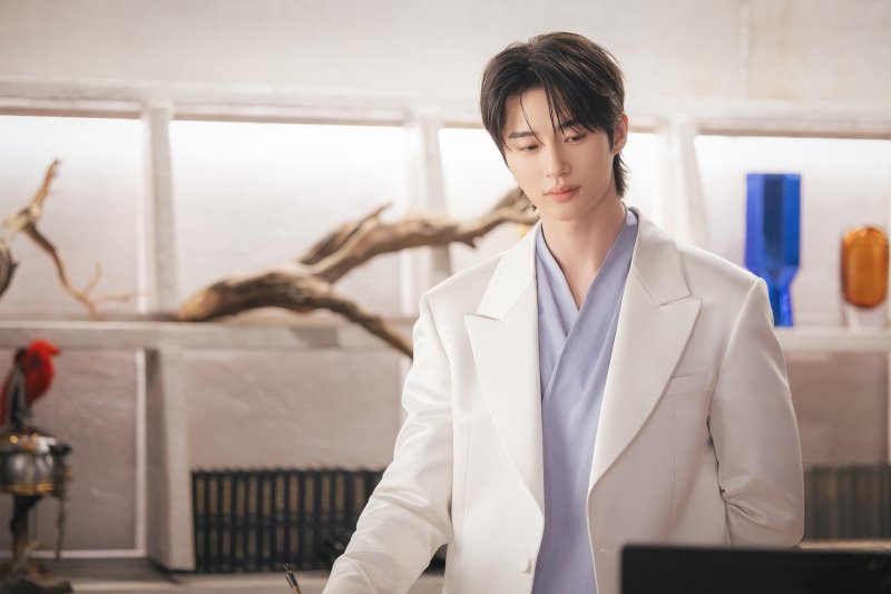 '21세기 대군부인' 변우석, 왕실 이안대군 변신…흘러넘치는 기품 [N컷]