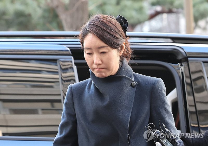 경찰 출석하는 강선우 의원 (출처=연합뉴스)