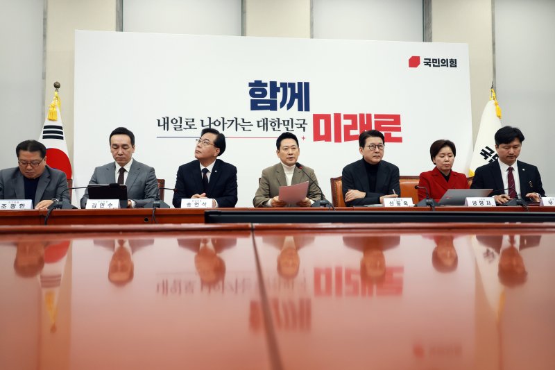 [서울=뉴시스] 고승민 기자 = 장동혁 국민의힘 대표가 5일 서울 여의도 국회에서 열린 최고위원회의에서 발언하고 있다. 2026.02.05. kkssmm99@newsis.com