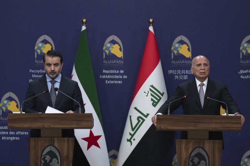 [바그다드(이라크)=AP/뉴시스]아사드 알 샤이바니 시리아 외무장관(왼쪽)이 2025년 3월 14일 이라크 바그다드에서 푸아드 후세인 이라크 외무장관과 기자회견을 하고 있다. 이라크 국가정보국 요원들이 미국 주도의 연합군과의 합동 작전으로 이라크와 시리아의 이슬람국가(IS) 수장을 사살했다고 이라크 총리도 이 날 밝혔다. 2026.02.05.