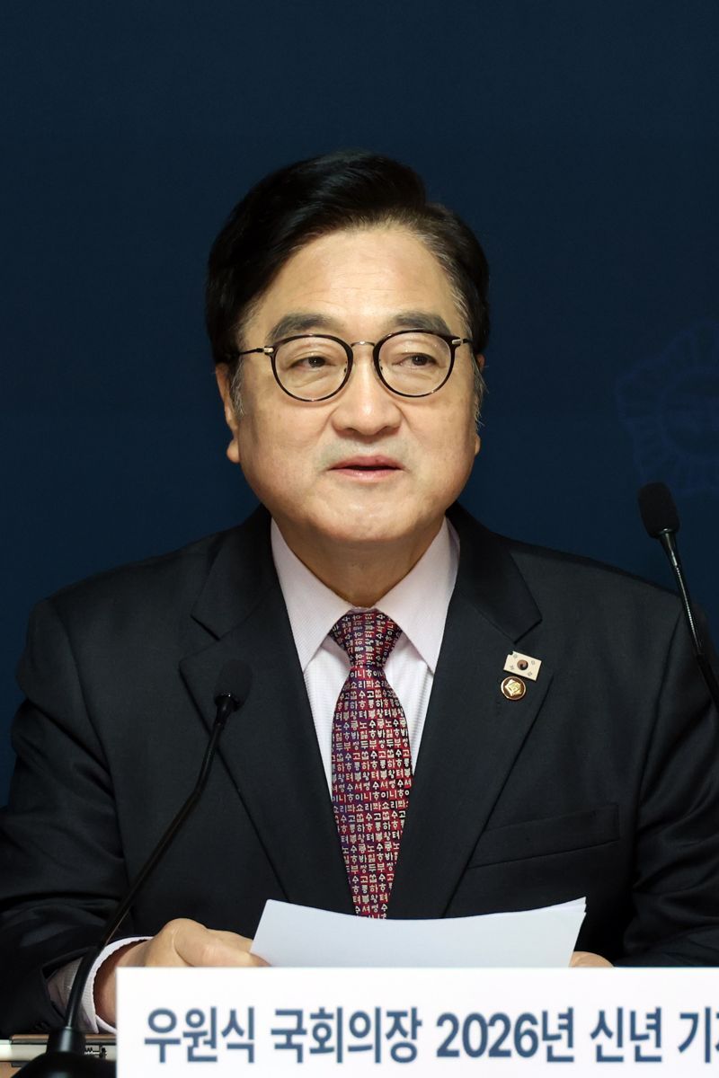 우원식 국회의장이 5일 서울 여의도 국회 사랑재에서 신년 기자회견을 하고 있다. 사진=서동일 기자