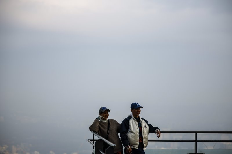 [서울=뉴시스] 정병혁 기자 = 미세먼지 농도가 '나쁨' 수준을 보인 5일 서울 중구 남산에서 바라본 도심이 뿌옇게 보이고 있다. 2026.02.05. jhope@newsis.com