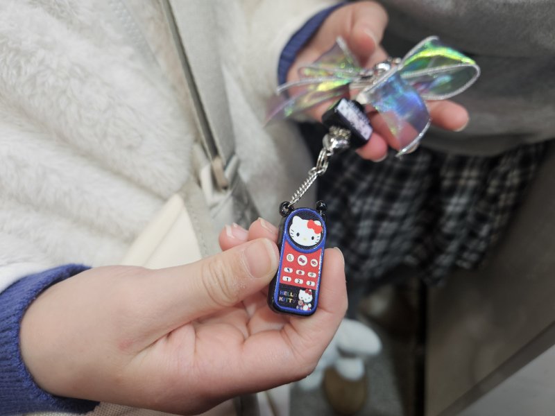 강태린(11·여) 양이 직접 고른 부자재를 들어보이고 있다. 2026.2.4/뉴스1 ⓒ News1 유채연 기자