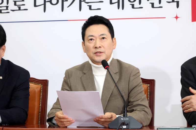 장동혁 국민의힘 대표는 5일 여의도 국회에서 열린 최고위원회의에서 모두발언을 하고 있다. 사진=박범준 기자