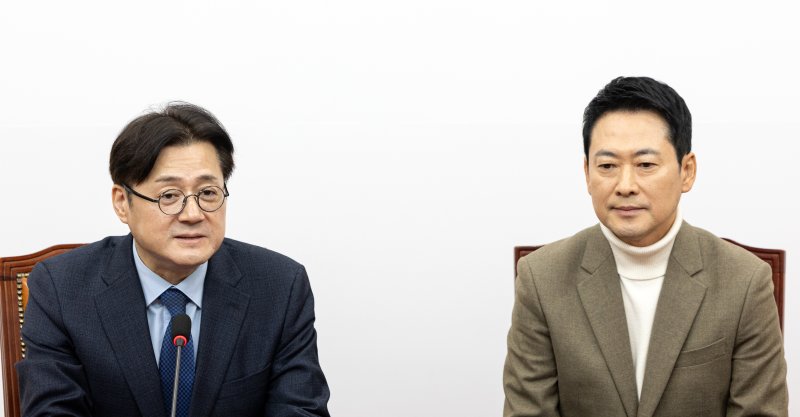 홍익표 청와대 정무수석이 5일 서울 여의도 국회에서 장동혁 국민의힘 대표를 예방하고 있다. 2026.2.5/뉴스1 ⓒ News1 이승배 기자