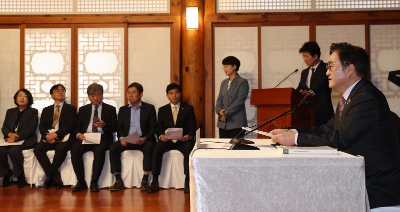 우원식 국회의장이 5일 서울 여의도 국회 사랑재에서 2026년 신년 기자회견을 하고 있다. ⓒ News1 국회사진기자단