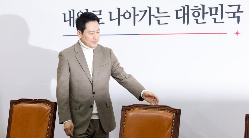 장동혁 국민의힘 대표가 5일 서울 여의도 국회에서 기자간담회를 열고 거취 표명 요구에 대한 입장을 밝히기 위해 자리하고 있다. 2026.2.5/뉴스1 ⓒ News1 이승배 기자