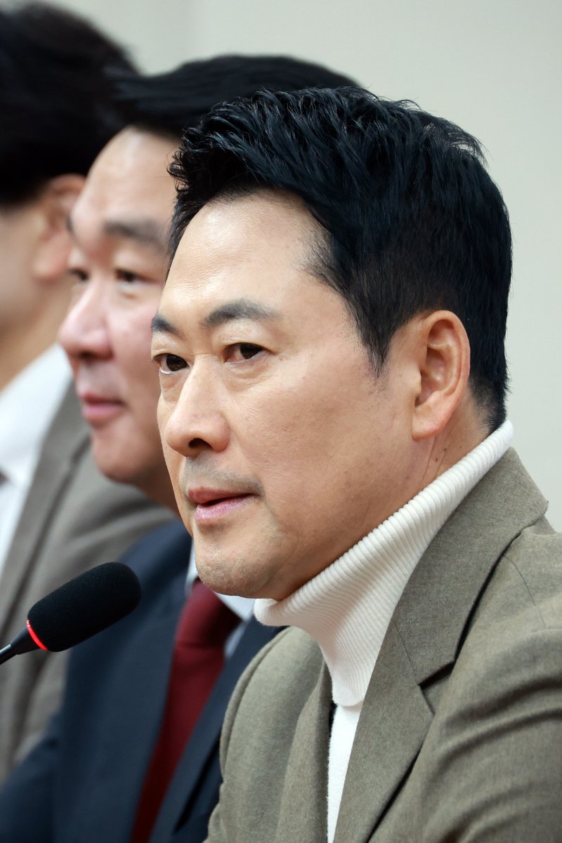 [서울=뉴시스] 고승민 기자 = 장동혁 국민의힘 대표가 5일 서울 여의도 국회에서 현안 기자간담회를 하고 있다. 2026.02.05. kkssmm99@newsis.com