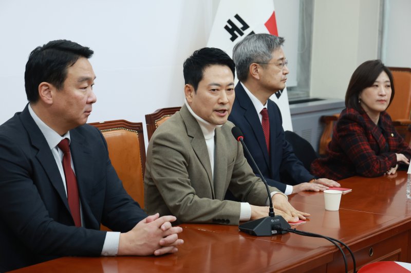 [서울=뉴시스] 고승민 기자 = 장동혁 국민의힘 대표가 5일 서울 여의도 국회에서 현안 기자간담회를 하고 있다. 2026.02.05. kkssmm99@newsis.com