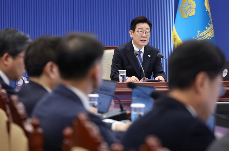 [서울=뉴시스] 최동준 기자 = 이재명 대통령이 5일 청와대에서 열린 수석보좌관회의에서 발언하고 있다. 2026.02.05. photocdj@newsis.com