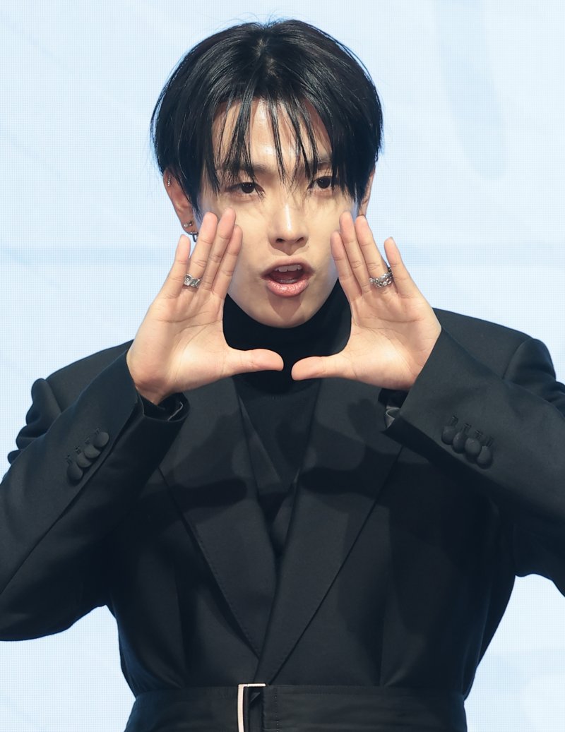 그룹 에이티즈(ATEEZ) 홍중이 5일 서울 영등포구 페어몬트 앰배서더 호털에서 가진 미니 13집 '골든 아워 : 파트 4 (GOLDEN HOUR : Part.4)' 발매 기념 기자간담회에 참석해 포즈를 취하고 있다. 2026.2.5/뉴스1 ⓒ News1 권현진 기자