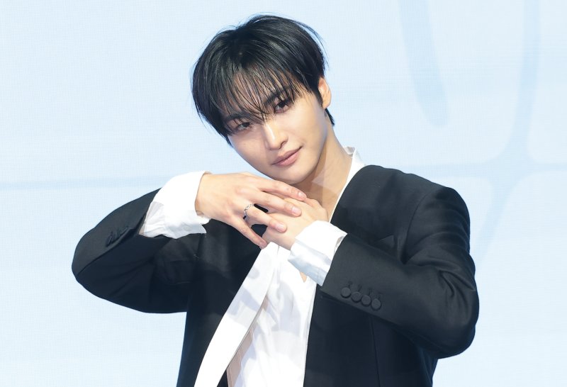 그룹 에이티즈(ATEEZ) 성화가 5일 서울 영등포구 페어몬트 앰배서더 호털에서 가진 미니 13집 '골든 아워 : 파트 4 (GOLDEN HOUR : Part.4)' 발매 기념 기자간담회에 참석해 포즈를 취하고 있다. 2026.2.5/뉴스1 ⓒ News1 권현진 기자