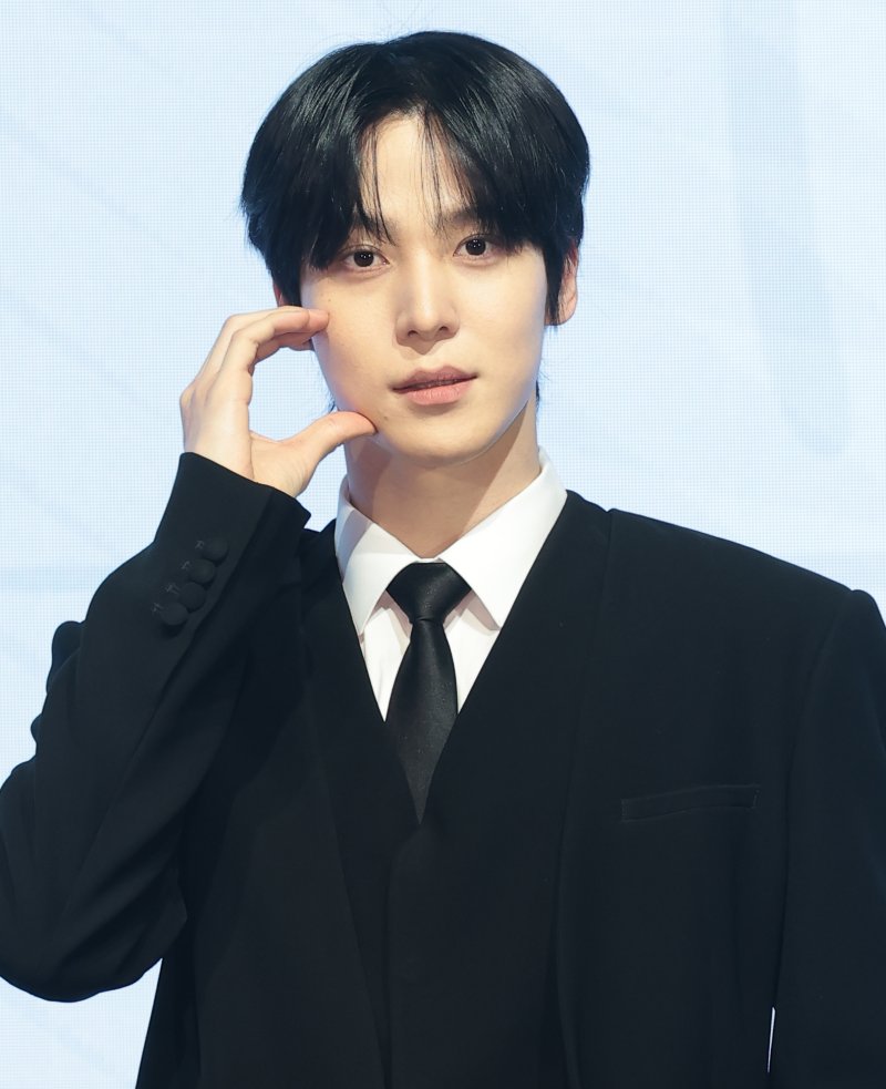 그룹 에이티즈(ATEEZ) 윤호가 5일 서울 영등포구 페어몬트 앰배서더 호털에서 가진 미니 13집 '골든 아워 : 파트 4 (GOLDEN HOUR : Part.4)' 발매 기념 기자간담회에 참석해 포즈를 취하고 있다. 2026.2.5/뉴스1 ⓒ News1 권현진 기자
