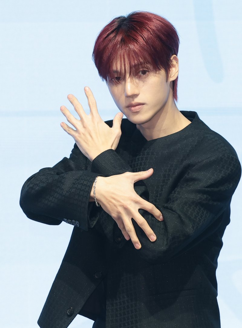 그룹 에이티즈(ATEEZ) 우영이 5일 서울 영등포구 페어몬트 앰배서더 호털에서 가진 미니 13집 '골든 아워 : 파트 4 (GOLDEN HOUR : Part.4)' 발매 기념 기자간담회에 참석해 포즈를 취하고 있다. 2026.2.5/뉴스1 ⓒ News1 권현진 기자