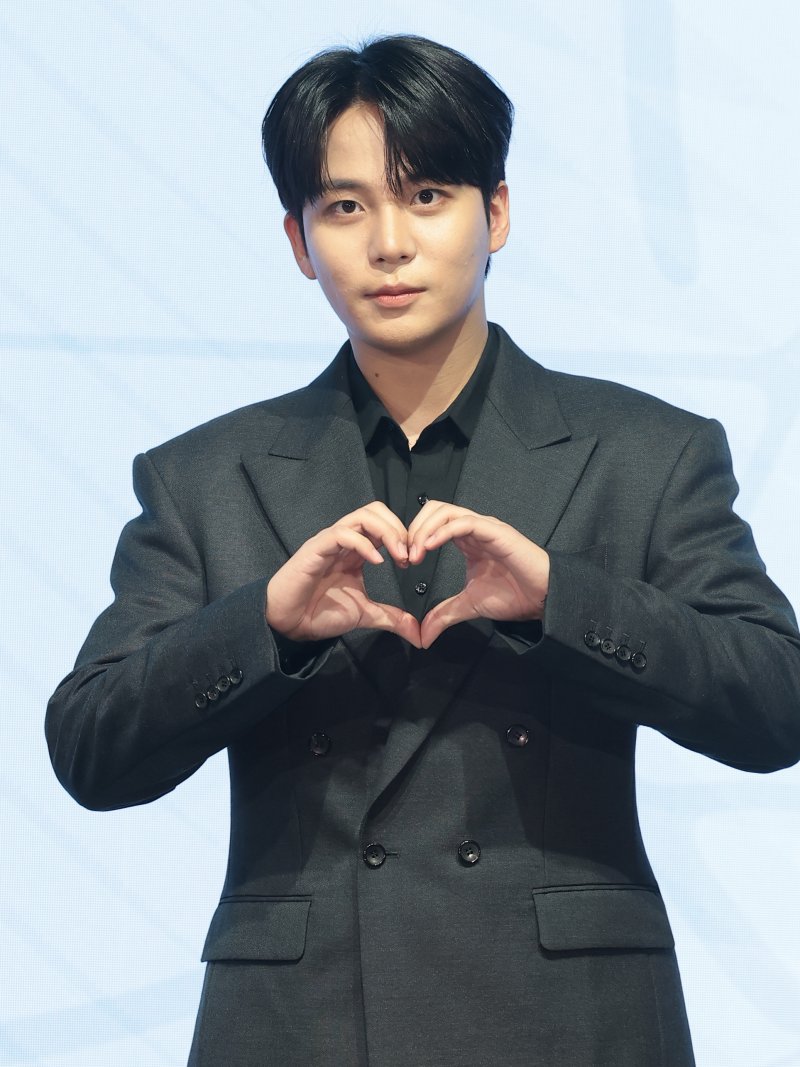 그룹 에이티즈(ATEEZ) 종호가 5일 서울 영등포구 페어몬트 앰배서더 호털에서 가진 미니 13집 '골든 아워 : 파트 4 (GOLDEN HOUR : Part.4)' 발매 기념 기자간담회에 참석해 포즈를 취하고 있다. 2026.2.5/뉴스1 ⓒ News1 권현진 기자