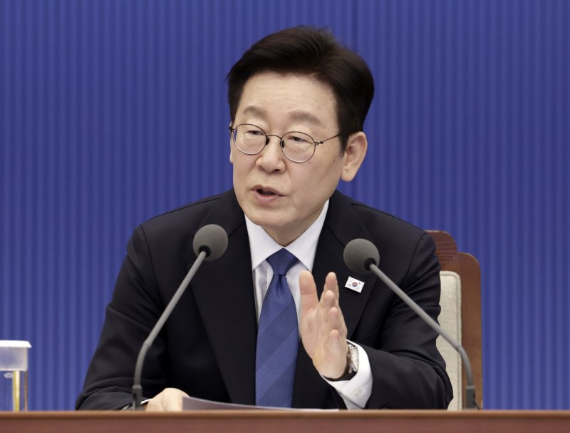 [서울=뉴시스] 최동준 기자 = 이재명 대통령이 5일 청와대에서 열린 수석보좌관회의에서 발언하고 있다. 2026.02.05. photocdj@newsis.com