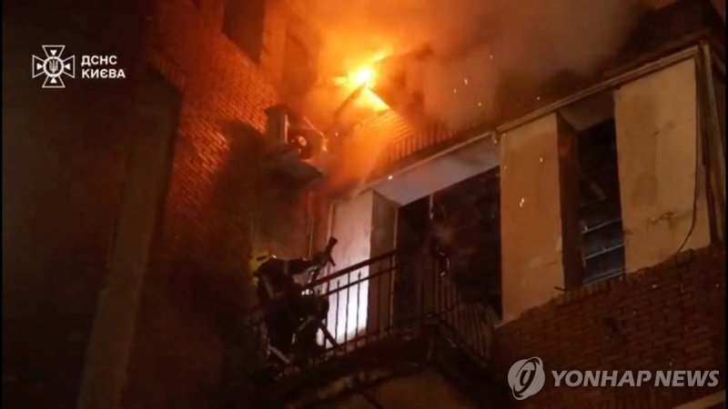 5일(현지시간) 러 드론 공격받은 키이우 아파트 (출처=연합뉴스)