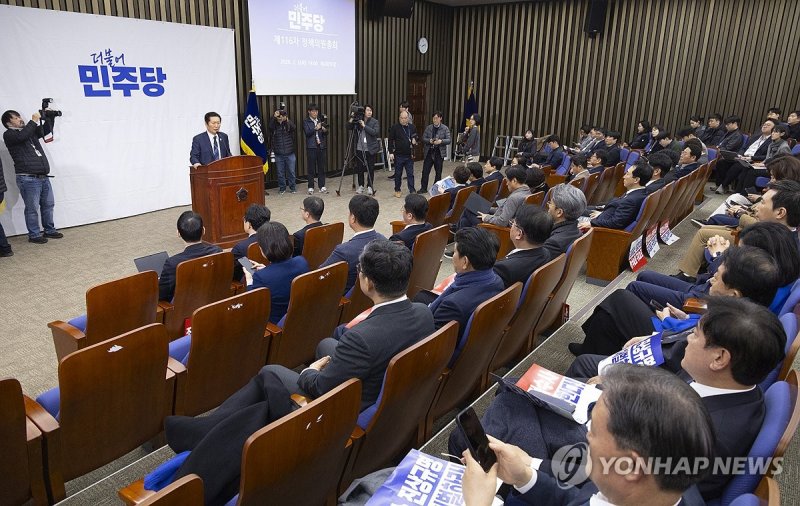 의총에서 합당 관련 발언하는 정청래 대표 (출처=연합뉴스)