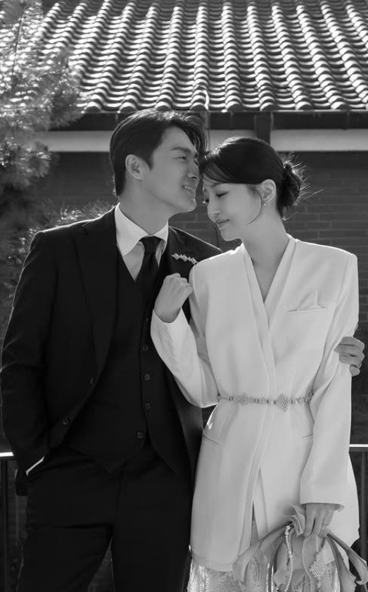 '둘째 임신' 김소영♥오상진, 결혼 10주년 화보 "눈맞춤 민망"