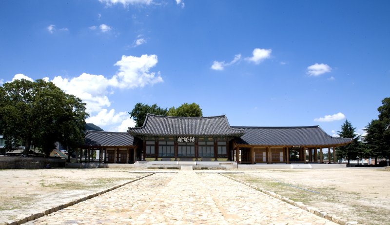 [나주=뉴시스] 이창우 기자 = 사진은 오는 10월 '제7회 대한민국 한옥건축박람회'가 열린 전남 나주 금성관(錦城館·전라남도 유형문화재 제2호) 전경. 금성관은 조선시대 나주목의 객사로, 지방 객사 중 가장 큰 규모를 자랑한다. 전주 객사(보물 제583호)와 함께 호남을 대표하는 문화유산으로 평가받고 있다. 2019.08.21 (사진=나주시 제공)photo@newsis.com