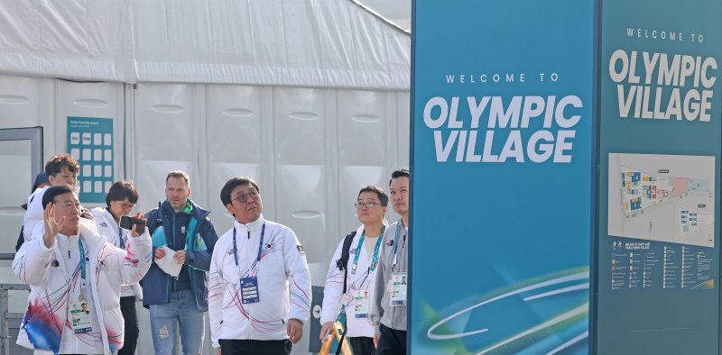 최휘영 문화체육관광부 장관이 2026 밀라노-코르티나담페초 동계올림픽 개막을 하루 앞둔 5일(현지시간) 이탈리아 밀라노 올림픽빌리지 선수촌을 방문해 시설을 살펴보고 있다. (문화체육관광부 제공. 재판매 및 DB 금지) 2026.2.6/뉴스1