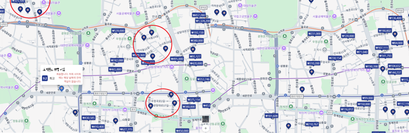 8일 숙박 예약 플랫폼 ‘부킹닷컴’에서 확인한 3월 20~21일 광화문 일대 숙박 예약 현황(왼쪽). 2월 중 1박 기준(오른쪽) 10~20만원에 형성된 숙박 가격이 3배 가까이 치솟았으며, 일부 숙소는 100만원을 넘겼다. 특히 일부 숙소 구간(빨간 원 부분)은 예약이 모두 마감됐다. 부킹닷컴 예약 화면 캡쳐