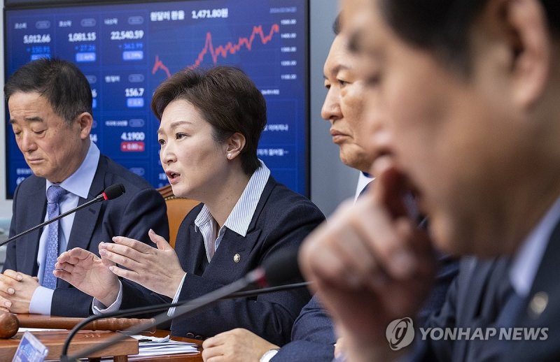 조국혁신당과의 합당 여론 조사 결과 기반해 의견 말하는 이언주 최고위원 (출처=연합뉴스)