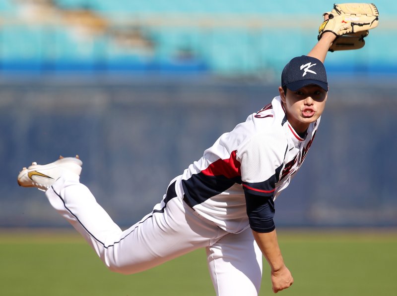 ‘문동주 이어 원태인까지’… 류지현호, 잔인한 2월의 악몽 “선발이 없다”