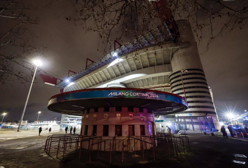 2026 밀라노·코르티나담페초 동계올림픽 개막을 하루 앞둔 5일(현지시간) 개막식이 열리는 이탈리아 밀라노 산시로 스타디움 앞 매표소에 적막이 감돌고 있다. 밀라노·코르티나담페초 동계올림픽은 6일(현지시간) 개막식을 시작으로 17일간의 열전에 돌입한다. 2026.2.6 / ⓒ 뉴스1 김진환 기자