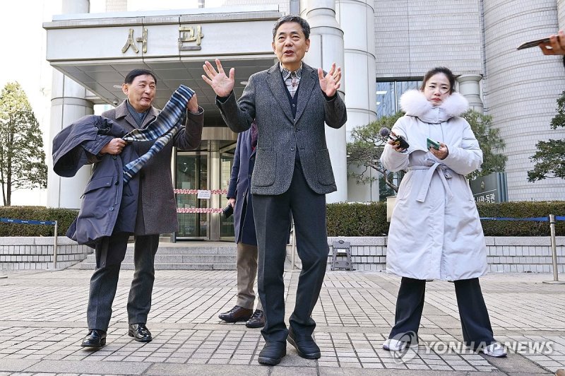 법원에서 입장 밝히는 곽상도 전 의원 (출처=연합뉴스)