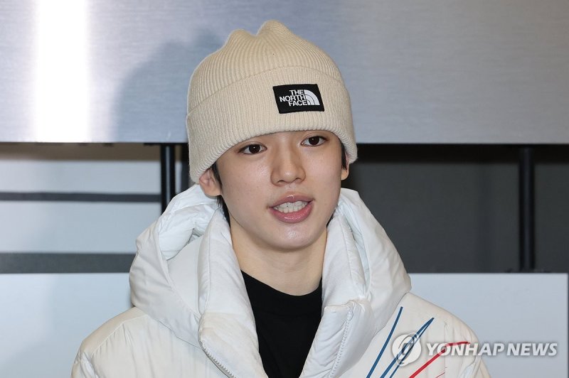 밀라도 도착해 인터뷰하는 차준환 (출처=연합뉴스)