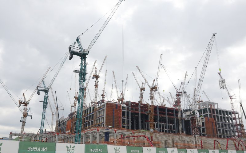 지난달 9일 경기도 용인시 처인구 원삼면 용인반도체클러스터 일반산업단지 공사현장에서 분주하게 공사가 진행되고 있다. (공동취재) 2026.1.9 / ⓒ 뉴스1 김영운 기자