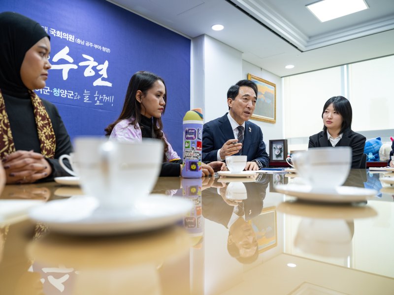 응원봉 대신 '기후 행동' 들었다…국회 문턱 넘은 K-팝 팬덤의 진격