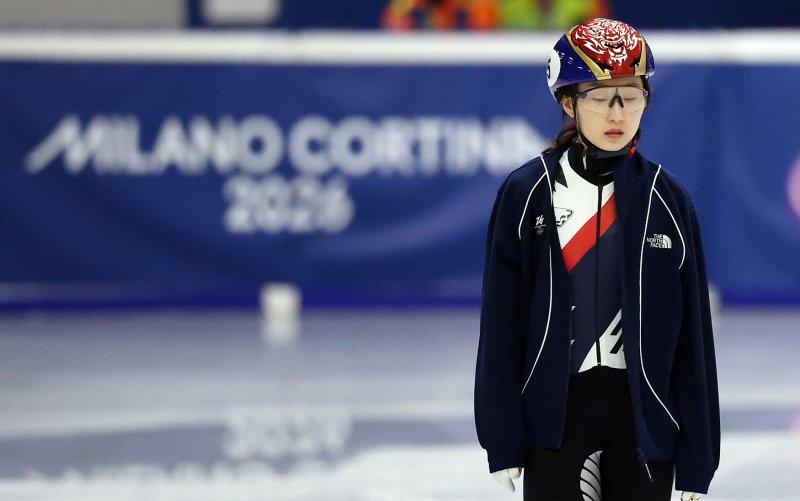 쇼트트랙 대표팀의 최민정이 6일(현지시간) 밀라노 아이스 스케이팅 아레나에서 훈련 중 생각에 잠겨 있다. 사진=뉴스1