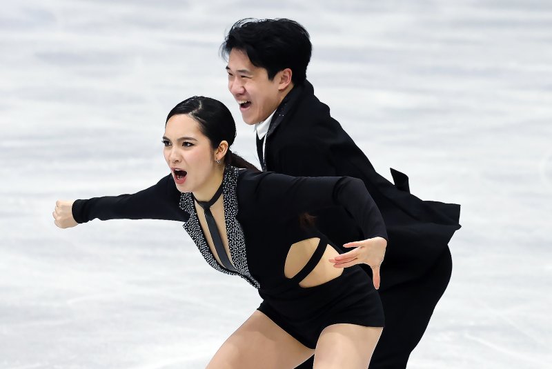 권예와 임해나가 6일(현지시간) 이탈리아 밀라노 아이스 스케이팅 아레나에서 열린 2026 밀라노·코르티나담페초 동계올림픽 피겨스케이팅 팀 이벤트(단체전) 아이스댄스(리듬댄스)에 참가해 연기를 펼치고 있다. 2026.2.6 / ⓒ 뉴스1 김진환 기자